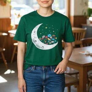 NWOT boutique green moon flower tee